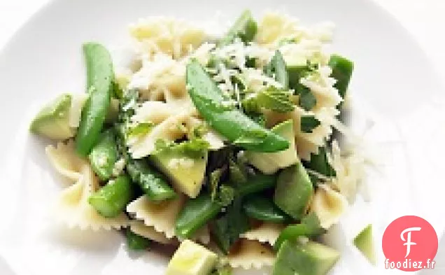 Pâtes Aux Asperges, Pois Cassants Et Avocats