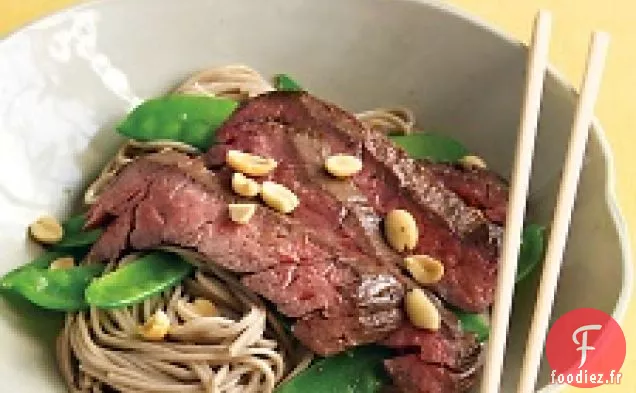 Bols De Nouilles Asiatiques Avec Steak Et Pois Mange-Tout
