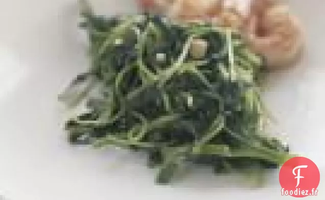 Pousses De Pois Sautés À L'Ail