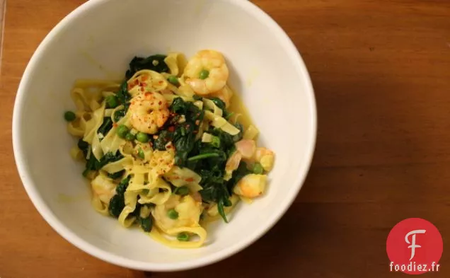 Pâtes Aux Œufs Au Safran, Crevettes Et Petits Pois