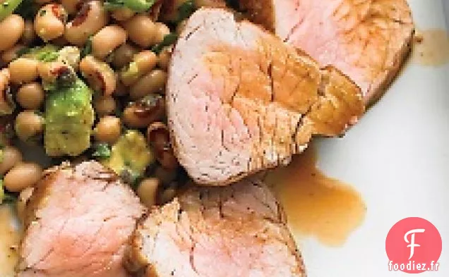 Filet De Porc Grillé Avec Salade de pois Noirs