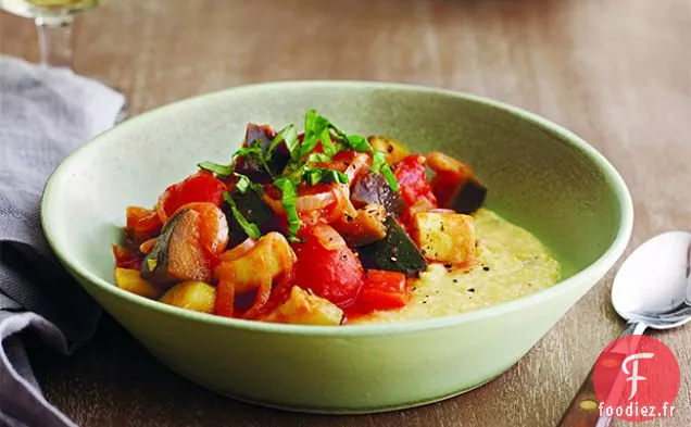 Ratatouille Cuite Lentement Sur Polenta Au Fromage De Chèvre