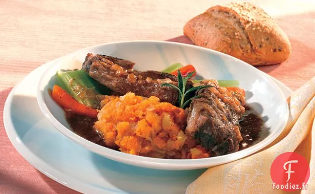 Côtes Levées Braisées au Vin Rouge avec Légumes d'automne Écrasés