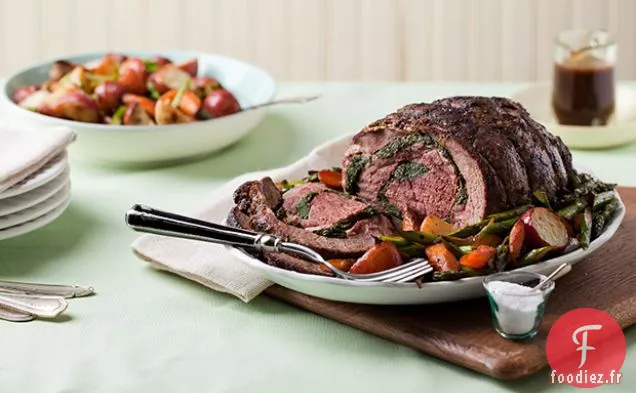 Gigot d'Agneau Farci à la Roquette et aux Légumes de Printemps rôtis