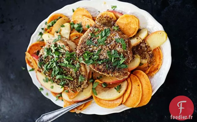Côtelettes de Porc Sautées à la Patate Douce, Pommes et Sauce Moutarde