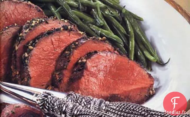 Filet de Bœuf en Croûte d'Herbes et d'Ail avec Relish de Poivron Rouge et Jaune
