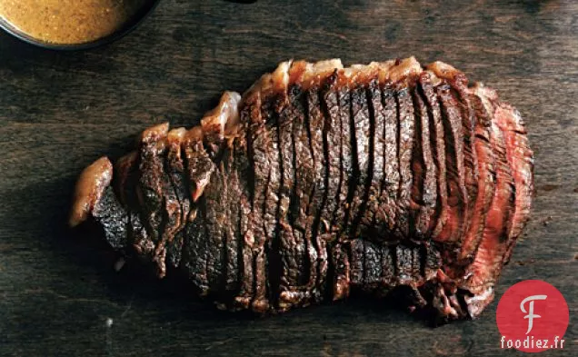 Garnir le Bifteck de Fesses avec une sauce à la Moutarde au Whisky