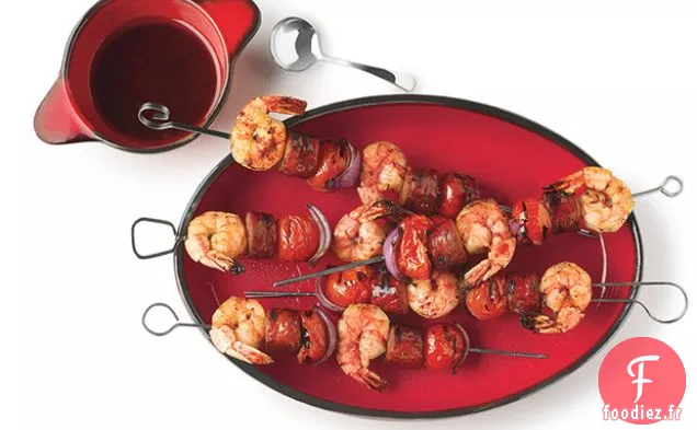 Brochettes de Crevettes et Saucisses Grillées avec Glaçage au Paprika Fumé