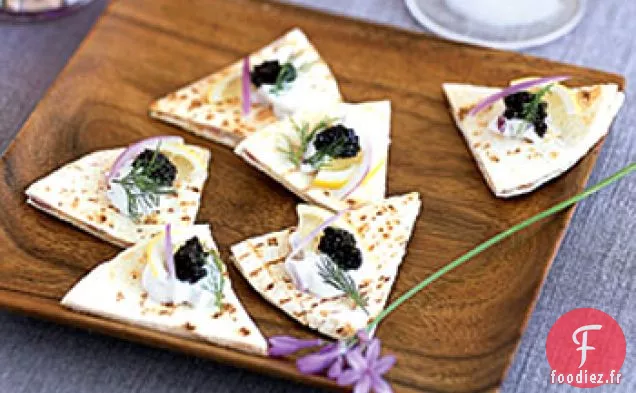 Quesadillas à l'Oignon Rouge, à la Crème Sure et au Caviar