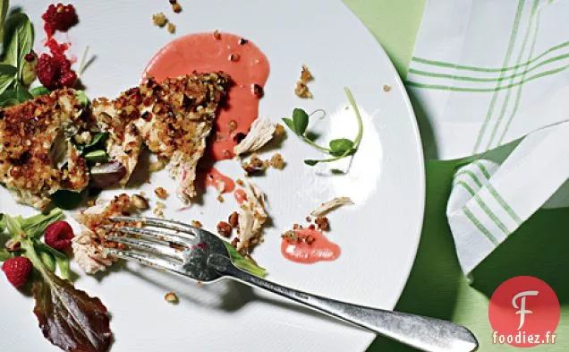 Poulet en Croûte de Noisettes et Sauce aux Framboises