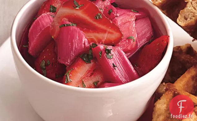 Compote de Rhubarbe et Fraise à la Menthe Fraîche