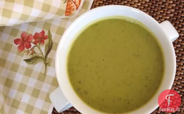 Soupe Printanière aux Pois et au Basilic