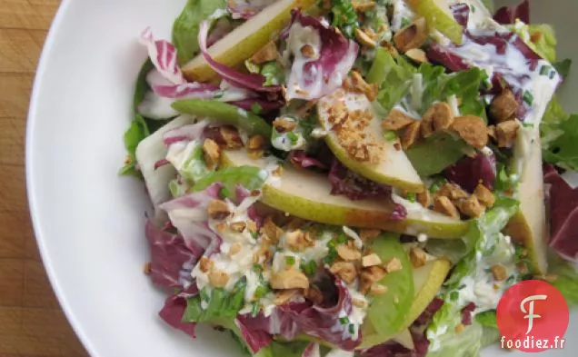 Salade de Légumes Croquants aux Poires et Vinaigrette Crémeuse au Cheddar