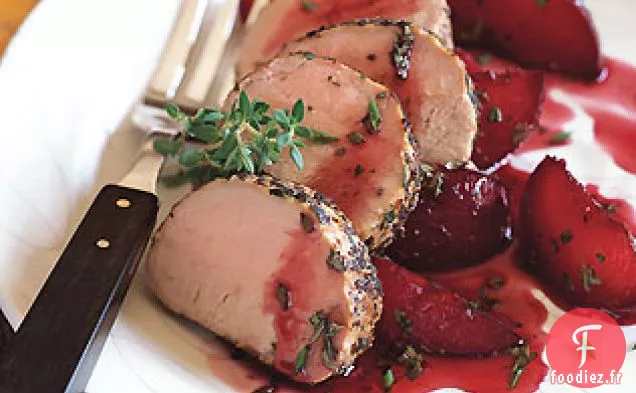 Longe de Porc Rôtie aux Prunes Pochées