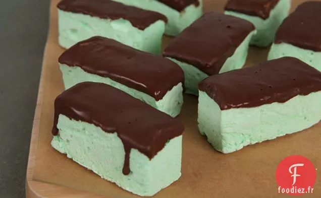 Guimauves à la Crème de Menthe Trempées au Chocolat