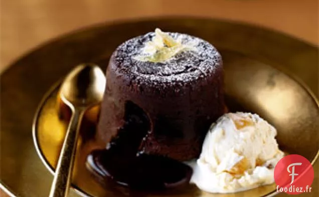 Gâteaux au Chocolat Fondu Épicés d'Hiver avec Glace au Rhum et au Gingembre