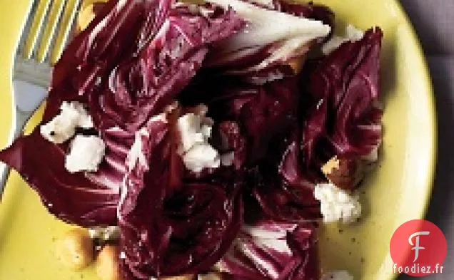 Salade De Radicchio, Fromage De Chèvre Et Noisettes