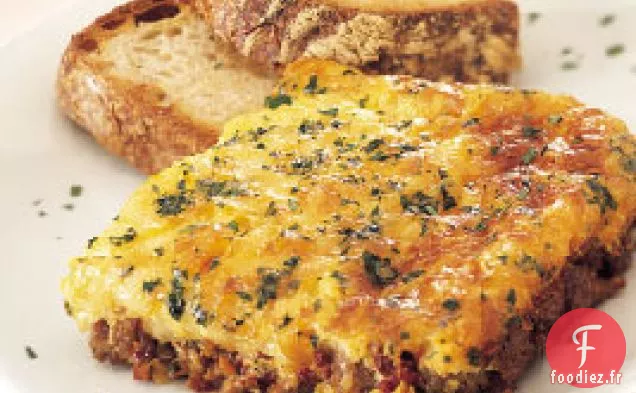 Casserole de Saucisses et d'Œufs avec Tomates Séchées et Mozzarella