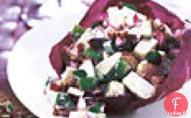 Salade Waldorf aux Canneberges et Pacanes dans des coupes de Radicchio