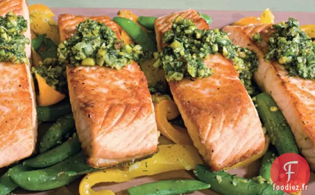 Saumon aux Petits Pois, Poivrons Jaunes et Pistou à l'Aneth et à la Pistache