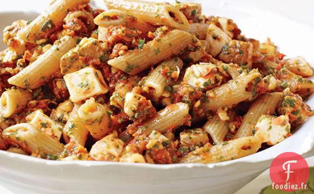 Penne au Pesto de Tomates et Mozzarella Fumée