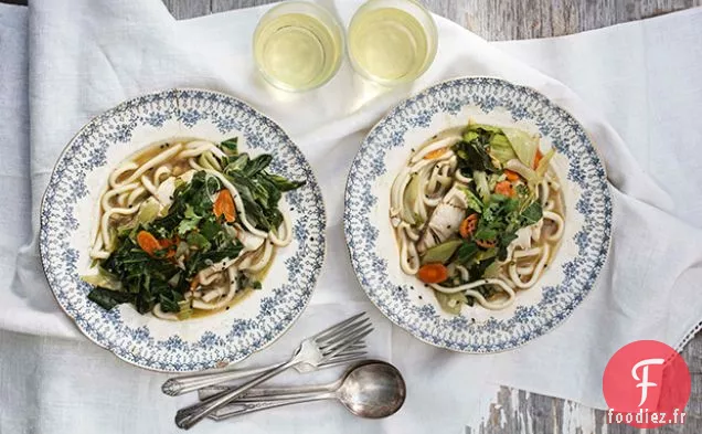 Filets de Morue Noire Pochés dans un Bouillon aux Cinq Épices avec Baby Bok Choy et Udon