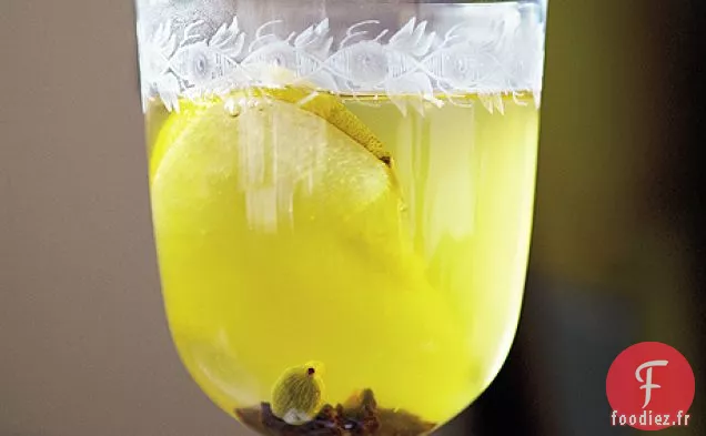 Vin Blanc Chaud à l'Eau-de-Vie de Poire