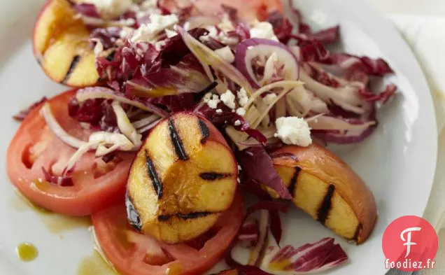 Salade de Tomates, Radicchio et Pêches Grillées à l'Huile de Basilic