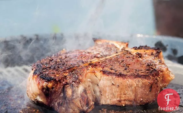 Porterie Grillée à l'ardoise, Légumes d'été et Pain au Levain