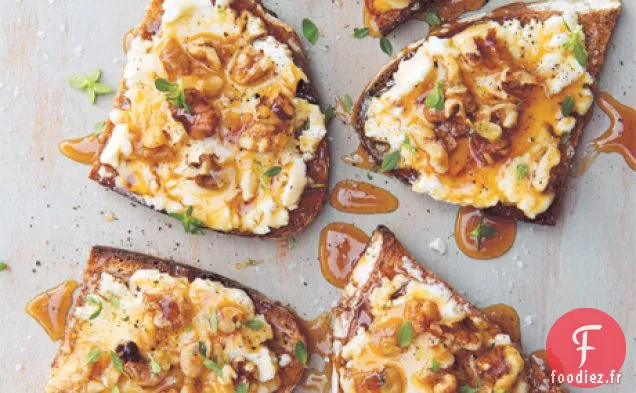 Toasts au Fromage de Chèvre aux Noix, Miel et Thym