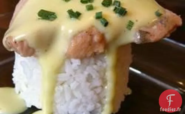 Saumon Poché à la Sauce Hollandaise