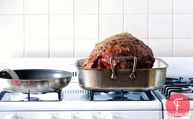 Jambon de Pâques avec Chapelure Dorée et Sauce Madère