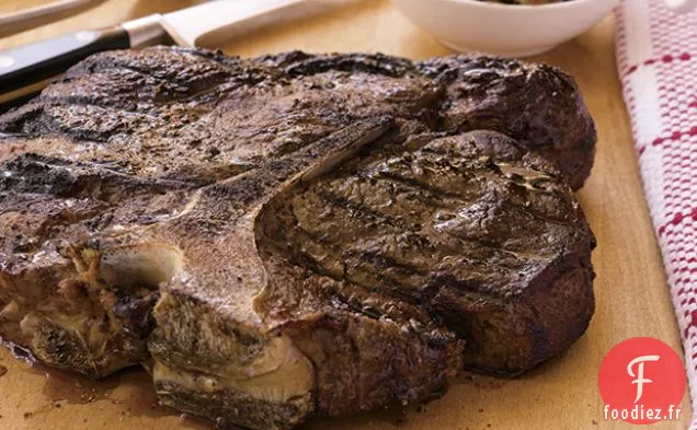 Steaks d'Os en T Grillés au Confit d'Oignons Balsamiques