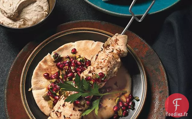 Brochettes de Poulet aux Épices Turques avec Relish à la Grenade et Yogourt au Tahini