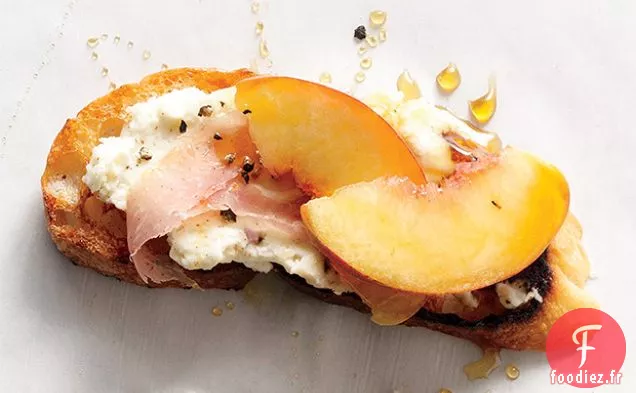 Crostini à la Pêche, au Prosciutto et à la Ricotta