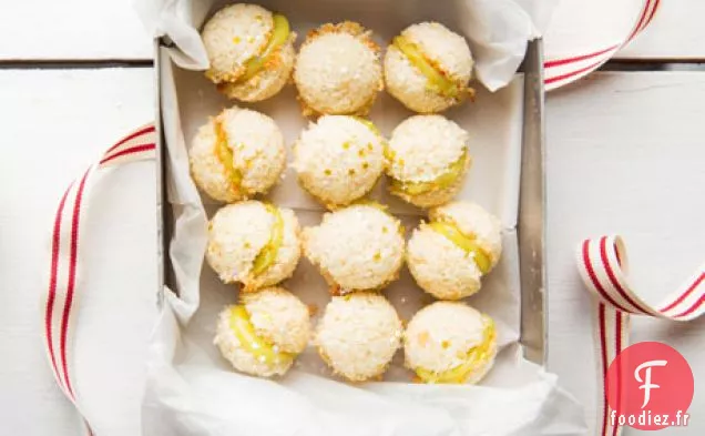 Sandwichs Macarons à la Noix de Coco avec Caillé de Citron vert