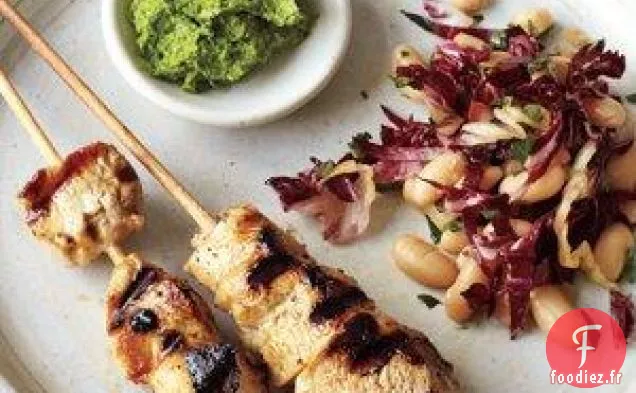 Brochettes De Poulet Avec Salade De Haricots Et Pesto