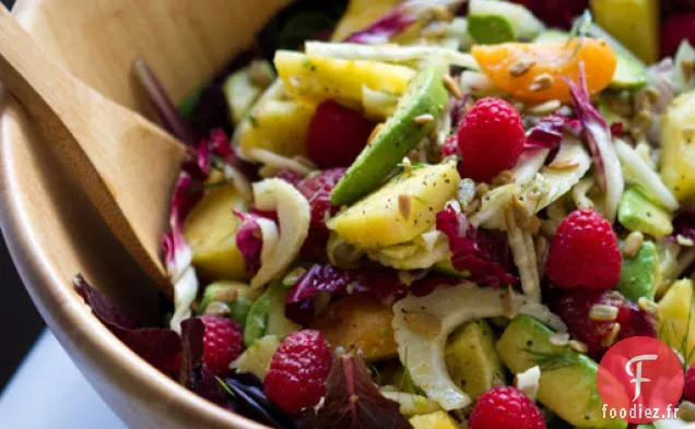 Salade De fruits D'Été Ensoleillée Avec Vinaigrette Ensoleillée Aux Agrumes