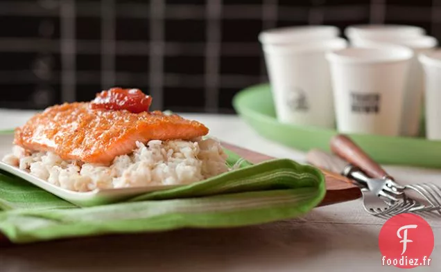 Saumon Écossais avec Glaçage au Miel Échalote-Truffe, Risotto de Crabe en Morceaux et Pomme Verte et Confiture de Coings