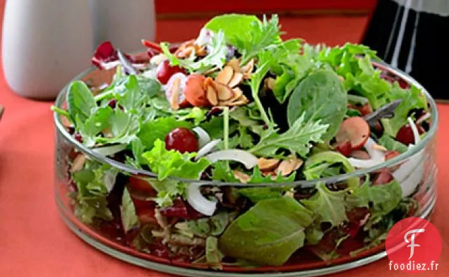 Salade de Raisins, d'Amandes Grillées et d'Oignons Doux