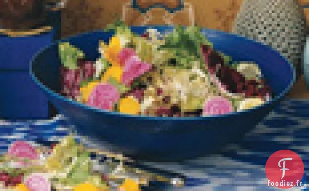 Salade de Betteraves Rasées et de Légumes Verts Amers à la Vinaigrette Balsamique à l'Ail