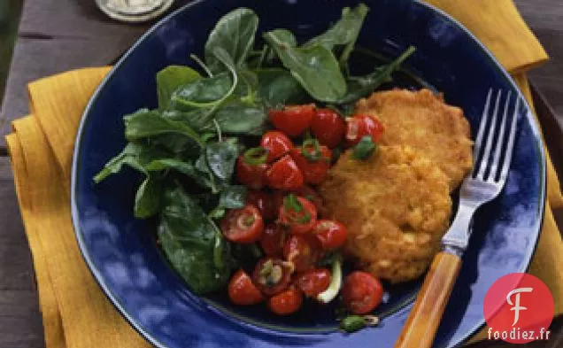 Beignets de Maïs avec Roquette et Salade de Tomates chaudes