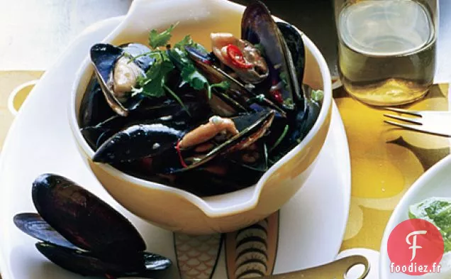Moules Cuites à la vapeur au Beurre avec Saké et Piments