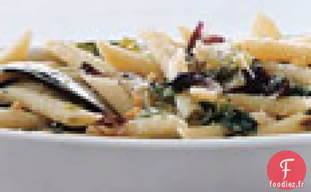 Penne Rigate avec des Légumes Verts Mélangés et des Pignons de Pin