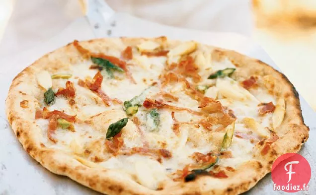 Pizzettas aux asperges avec Fontina et Prosciutto