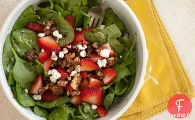 Salade D'Épinards Aux Fraises Aux Noix Sucrées Et Épicées