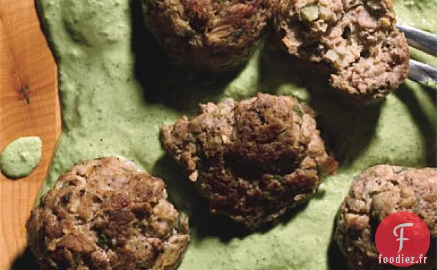 Boulettes de Viande de Bison du Moyen-Orient avec Sauce à la Coriandre et au Yogourt