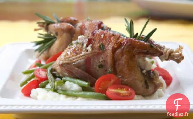 Caille Enveloppée de Bacon Farcie au Fromage de Chèvre