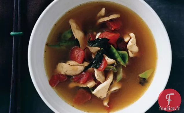 Soupe de Poulet à la Thaïlandaise au Basilic