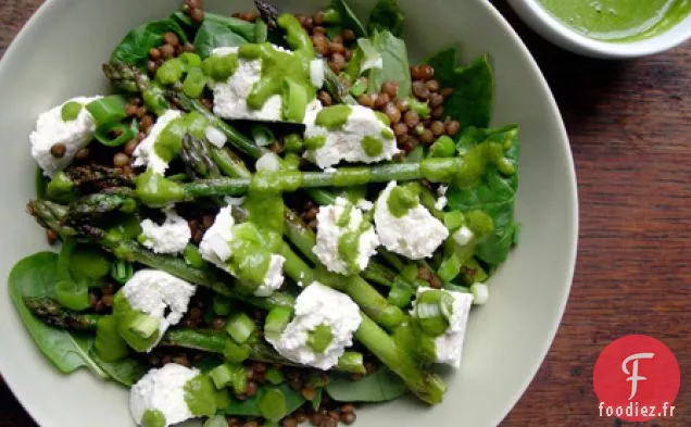 Salade De Lentilles Et D'Épinards Avec Asperges Poêlées, Paneer Et C